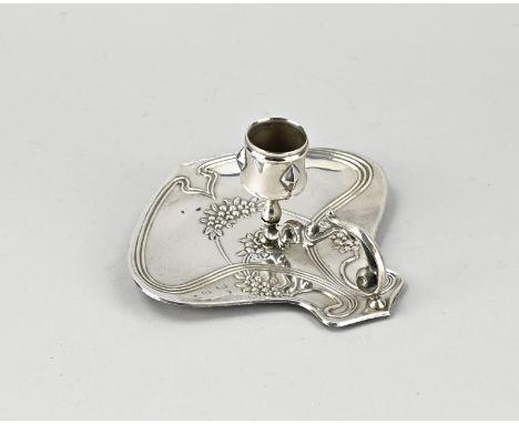 Rare silver sconce with a contoured triangular saucer with floral decoration. Equipped with a curled handle with light with d