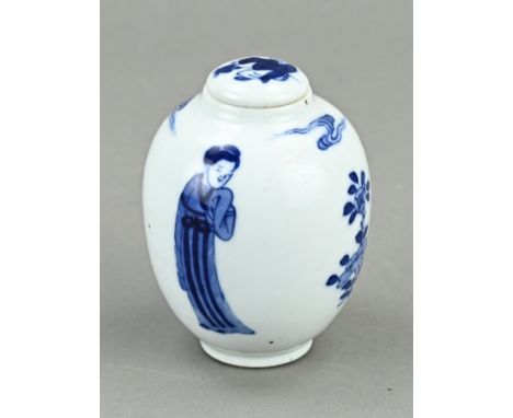 Chinese porcelain tea caddy with geishas + floral decor. Dimensions: 10 cm. In good condition.