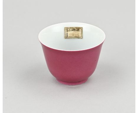 Chinese porcelain ruby red cup with dragon decor. Equipped with bottom mark. Dimensions: Ã˜ 5.2 cm. In good condition.