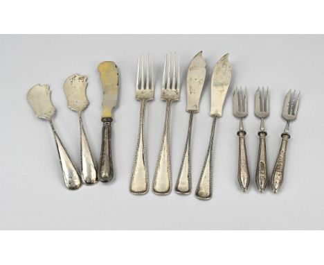Lot of silver cutlery with pearl decor, 835/000, 2 fish forks and 2 fish knives, 2 cheese knives and 3 forks and a knife with