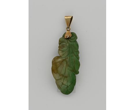 Pendant with a carved jade stone attached to a yellow gold pendant eye, 585/000. 52x20mm. approximately 7.0 grams. In good co