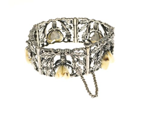 Silver bracelet, 800/000, hunting trophy. Wide bracelet with square openwork links with oak leaves and teeth. Width 25mm. 21 