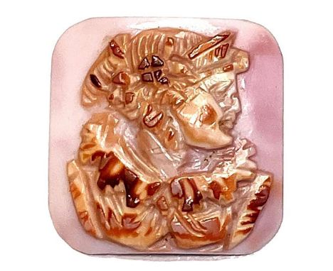 1 Medium size 19th century square COWRIE shell button.Here is a wonderful pink toned cowrie shell carved head button. Issued: