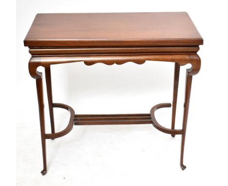 An Edwardian mahogany fold over swivel-top card table on turned column supports, width 83cm, depth 44cm, height 78cm.