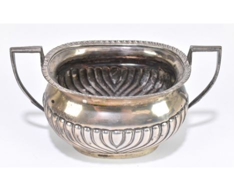 MARSTON &amp; BAYLISS; an Edward VII hallmarked silver twin handled sugar bowl, with gadrooned decoration to the lower body, 