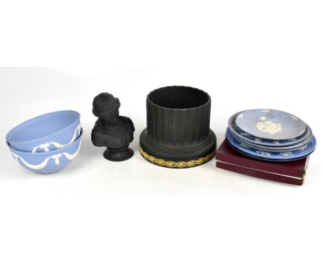 WEDGWOOD; a black basalt bust of Venus, height 18cm, a boxed jasperware bowl, six blue jasperware plates and a black basalt b