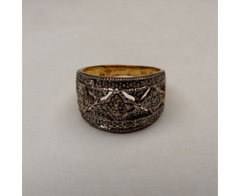 9ct gold diamond cluster ring, size M, 3.4g. 