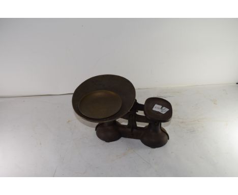 SET OF VINTAGE KITCHEN SCALES