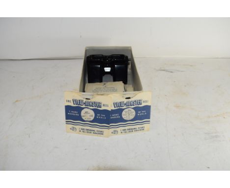 VINTAGE VIEWMASTER CARD VIEWER AND SELECTION OF VIEWMASTER REELS