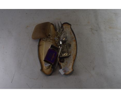 MIXED LOT: SIMULATED PEARL NECKLACE, SILVER BREAD FORK, VICTORIAN SILVER FIDDLE PATTERN SPOON, SMALL SILVER PLATED MOUNTED MI