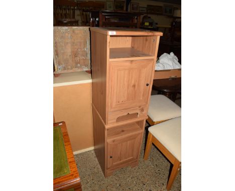 PAIR OF LIGHT WOOD EFFECT BEDSIDE CABINETS, 36CM WIDE