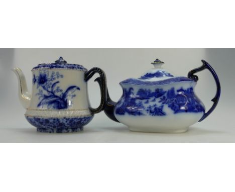 Carltonware teapot decorated in the Blue Willow design, height 15cm and another Carltonware teapot decorated in blue & white 