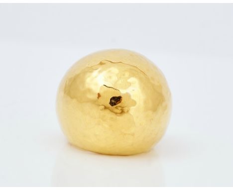 A bold gold ringOf hollow spherical form, with a textured finish, detailed IPPOLITA 18 K, gross weight 5.4 gms, ring size N