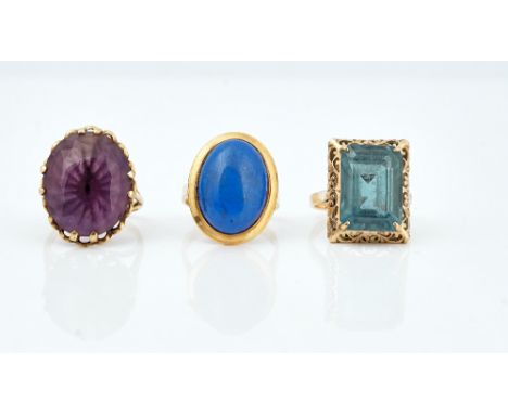 Three gold dress rings (3)A gold and oval lapis lazuli single stone ring, detailed 14 K 585, ring size O, gross weight 6.1 gm