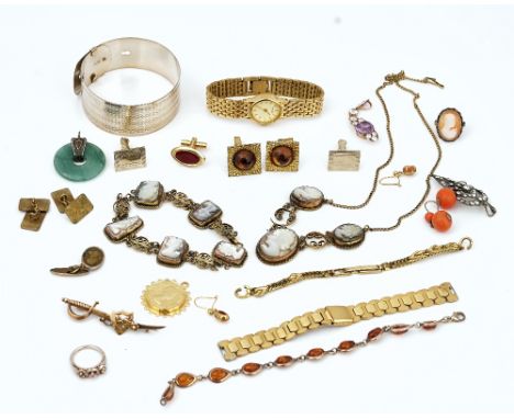 A pair of coral twin bead earrings and a group of further jewellery (qty)Comprising; a pair of 9ct gold and shell cameo earri