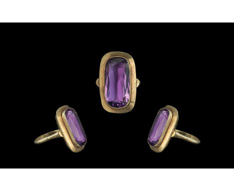 Ladies 14ct Gold Attractive &amp; Stylish Amethyst Set Ring, marked 585 - 14ct to exterior of shank.  The elongated faceted A