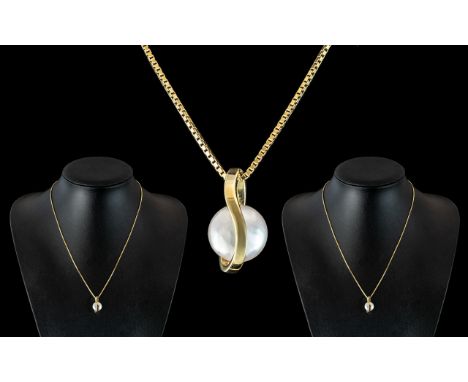 14ct Gold Attractive Box Chain - With Attached Pearl Drop Pendant. Marked 585 - 14ct. Weight 7.7 grams. Chain Length 18 Inche
