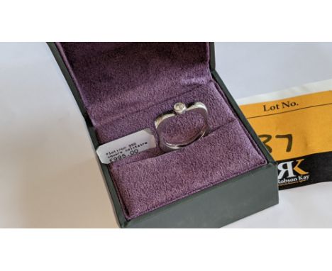 Platinum 950 square ring with solitaire diamond. RRP £995We have used a ring sizer mandrel to determine the inside diameter i