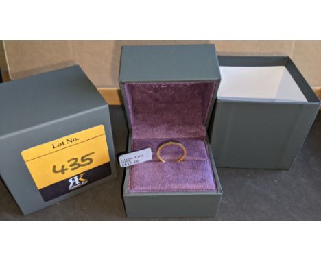 Titanium &amp; 18ct yellow gold ring RRP £617We have used a ring sizer mandrel to determine the inside diameter in mm of this