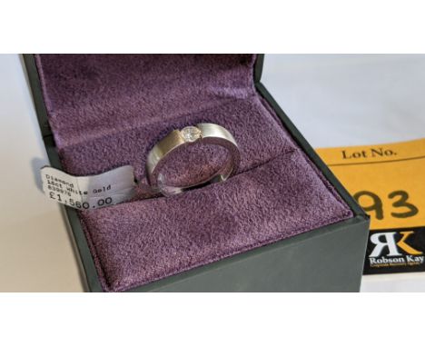 18ct white gold &amp; diamond ring with 0.25ct H/Si diamond RRP £1,560We have used a ring sizer mandrel to determine the insi