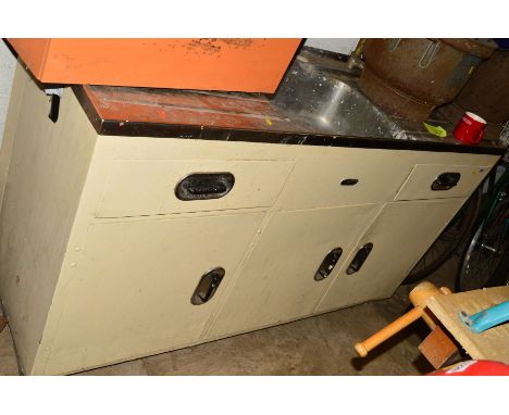 A VINTAGE ENAMELLED WARWICK KITCHEN UNIT with a stainless steel wash basin top, width 160cm