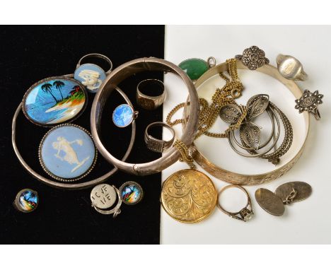 A SELECTION OF SILVER AND WHITE METAL JEWELLERY, to include a Wedgwood brooch and ring, a pair of butterfly wing ear clips, a