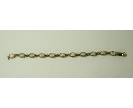 Ladies 9ct Gold Set Opal Bracelet, Set With 11 Opals. Marked 375. Length 7.5 Inches. Excellent Condition. 12.8 Grams.