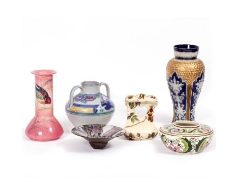 A GROUP OF POTTERY to include a Royal Doulton vase, a Poole pottery twin handled vase, an Auli pink glazed vase, studio potte