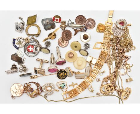 AN ASSORTMENT OF COSTUME JEWELLERY, to include a pair of double G gold plated earrings, signed 'Gucci', a rose metal bracelet