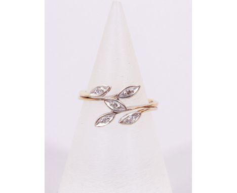 Ring 585er Gelbgold, Ringkopf im Blatt-Dekor (platiniert), besetzt mit 5 Diamanten im 8/8 Schliff, 1,8g, RG 46, Tragespuren