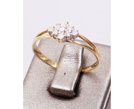 Ring 585er Gelbgold, rautenförmiger Kopf mit 9 kleinen Diamanten im 8/8 Schliff, LGW, SI-VSI, 1,5g, RG 56, Tragespuren