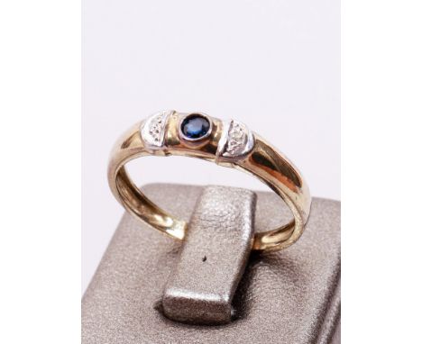 Ring 333er Gelbgold, kleiner Saphir, 2 kleine Diamanten im 8/8 Schliff, ca. 2,0g, RG 56, Tragespuren