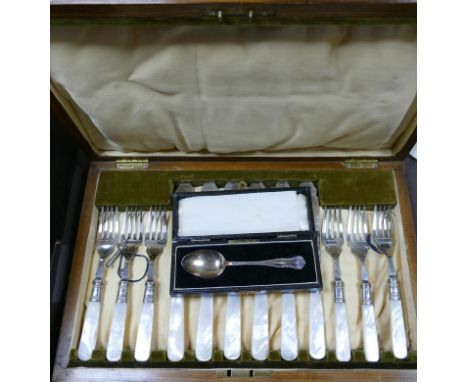Cased Edwardian Mother of Pearl Handled Knife &amp; Fork set: together with cased silver spoon(2) 