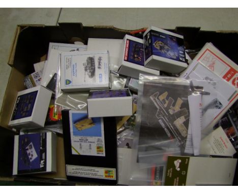 A quantity of military model making accessories: including tank tracks, ammo boxes, clothing etc (1 tray). 