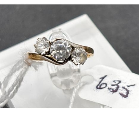 A three stone paste ring 9ct size M 2.1 gms