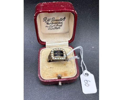 A GEORGIAN GOLD ENAMEL AND PEARL MEMORIAL RING DEDICATED TO JOHN AND ANN MOORE DIED 1835 AND 40 SIZE N BOXED