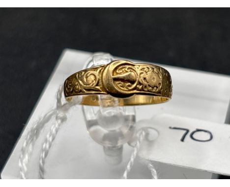 A fancy vintage buckle ring 9ct size K 1.7 gms