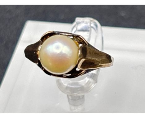 A pearl and gold ring 2 gms Size L