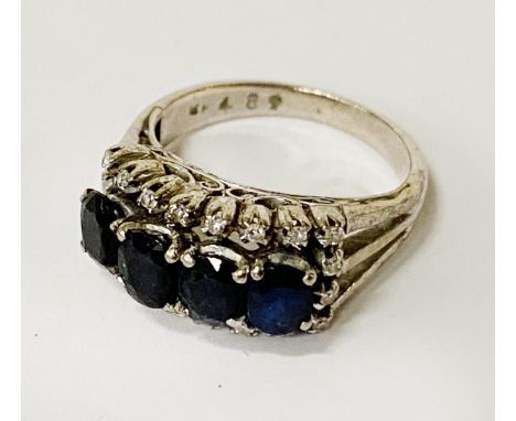 18CT WHITE GOLD FOUR STONE SAPPHIRE &amp; DIAMOND RING - SIZE K