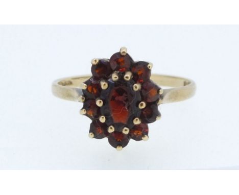 A 9ct gold cluster ring set garnets, size O, 2g 