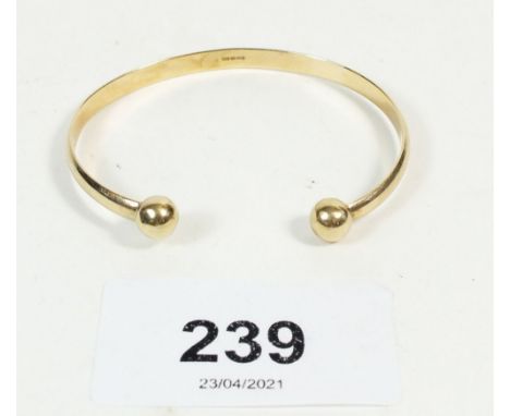 A babys 9ct gold bangle, 5.5g 
