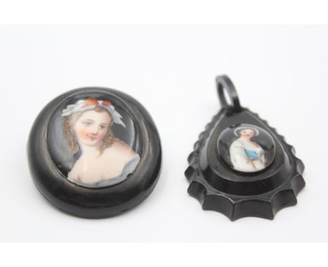 A Victorian Jet Brooch And Pendant With Portrait Detail (41g)&nbsp; &nbsp; &nbsp;803996