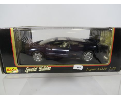 Maisto Special Edition  1:18 Scale Die Cast model of a 1992 Jaguar XJ220, Original box, no packaging.  Ex Display condition. 