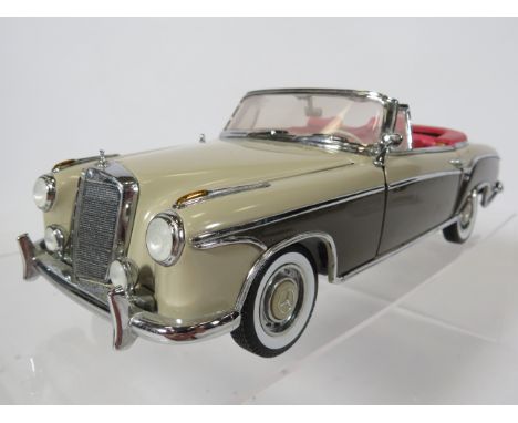 Sunstar 1:18 Scale Die Cast Model of a 1958 Mercedes Benz 220 SE Cabriolet.  Original box.  Ex display condition.  See photos