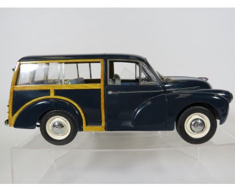 1:12 Scale , Highly detailed Die Cast model of a 1963 Morris 1000 Traveller. Bonnet is loose and not attached. Original but t