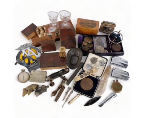 A box of various items, to include an AA badge, Mauchline Ware box, printing blocks, penknife, Ronson Diana table lighter, de