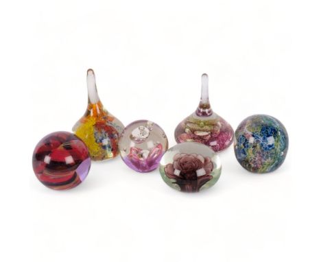 6 decorative glass paperweights, including Caithness 