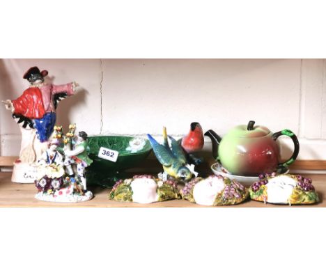 A quantity of mixed ceramic items.