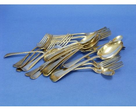 An Edwardian silver twenty-six piece part-table service of Flatware, by John Round & Son Ltd, hallmarked Sheffield, 1902, rat