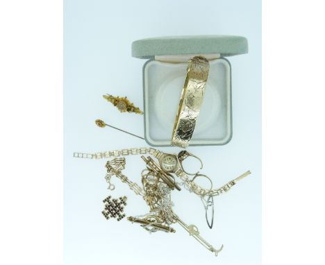 A collection of mixed jewellery, including a ladies wristwatch on a 9ct yellow gold strap, bar brooches, a ring, bracelet, ch